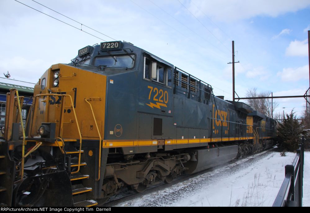 CSX 7220 on I157